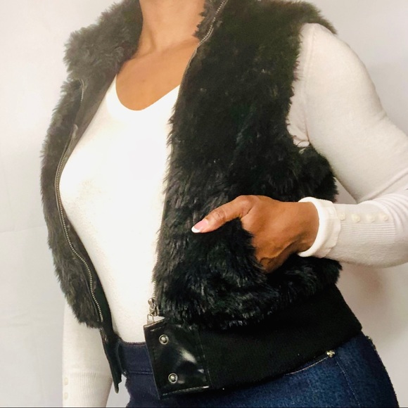 Black faux fur cropped vest. Size L. - Picture 2 of 7